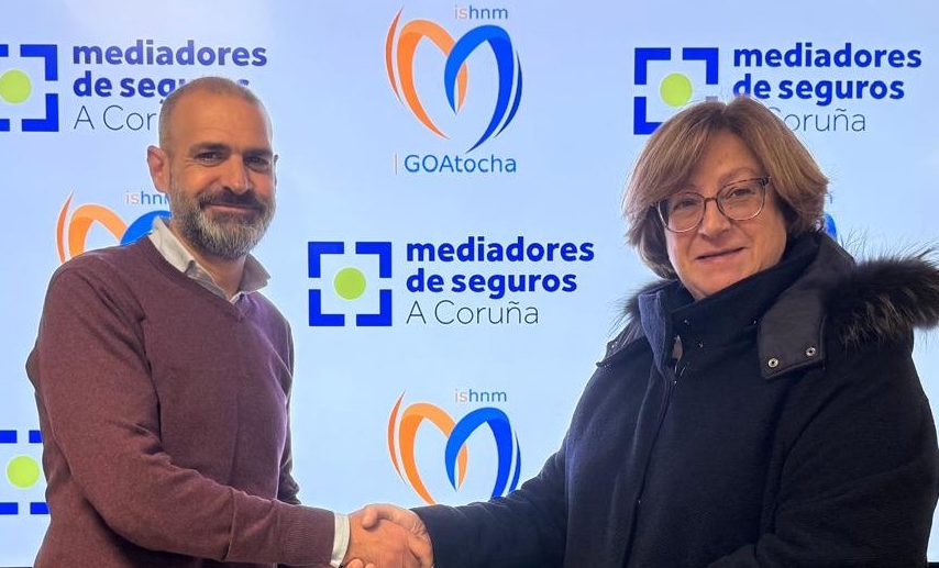 Firma del acuerdo de colaboración entre el Colegio de Mediadores de A Coruña y La Grande Obra de Atocha para prácticas y formación en mediación de seguros