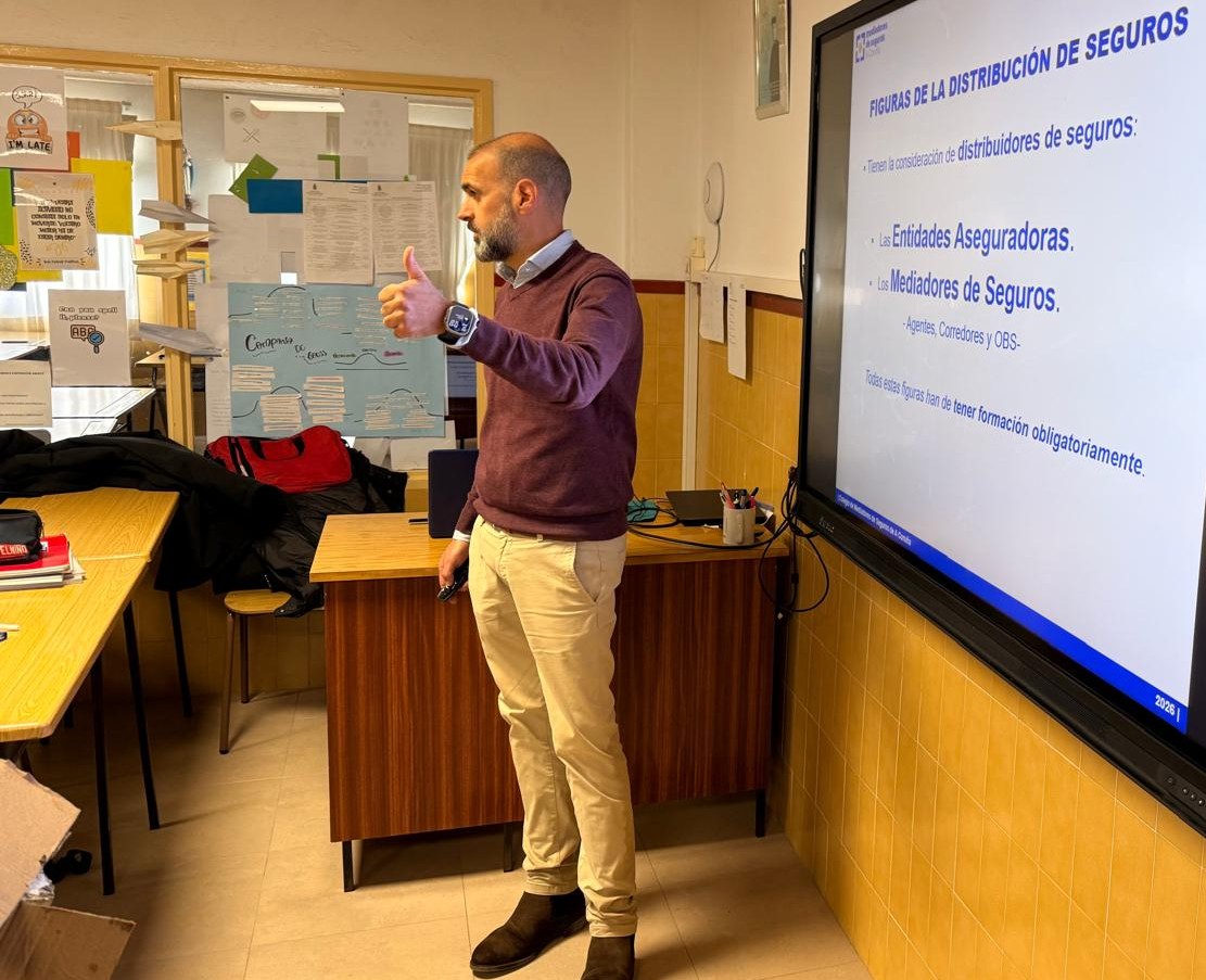 Alumnos de FP participan en la sesión sobre mediación de seguros impartida por el Colegio de Mediadores de A Coruña